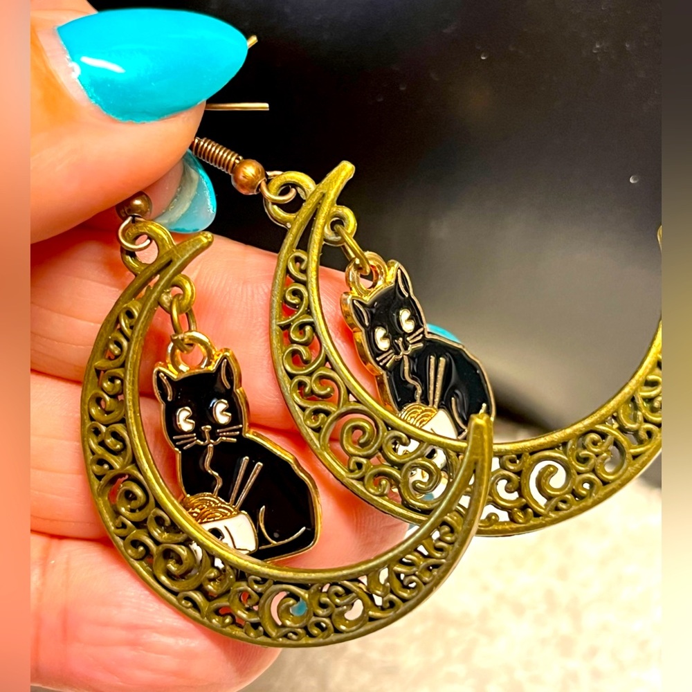 2/20 black cat and crescent moon/bronze tone -goth fashion/spooky/halloween